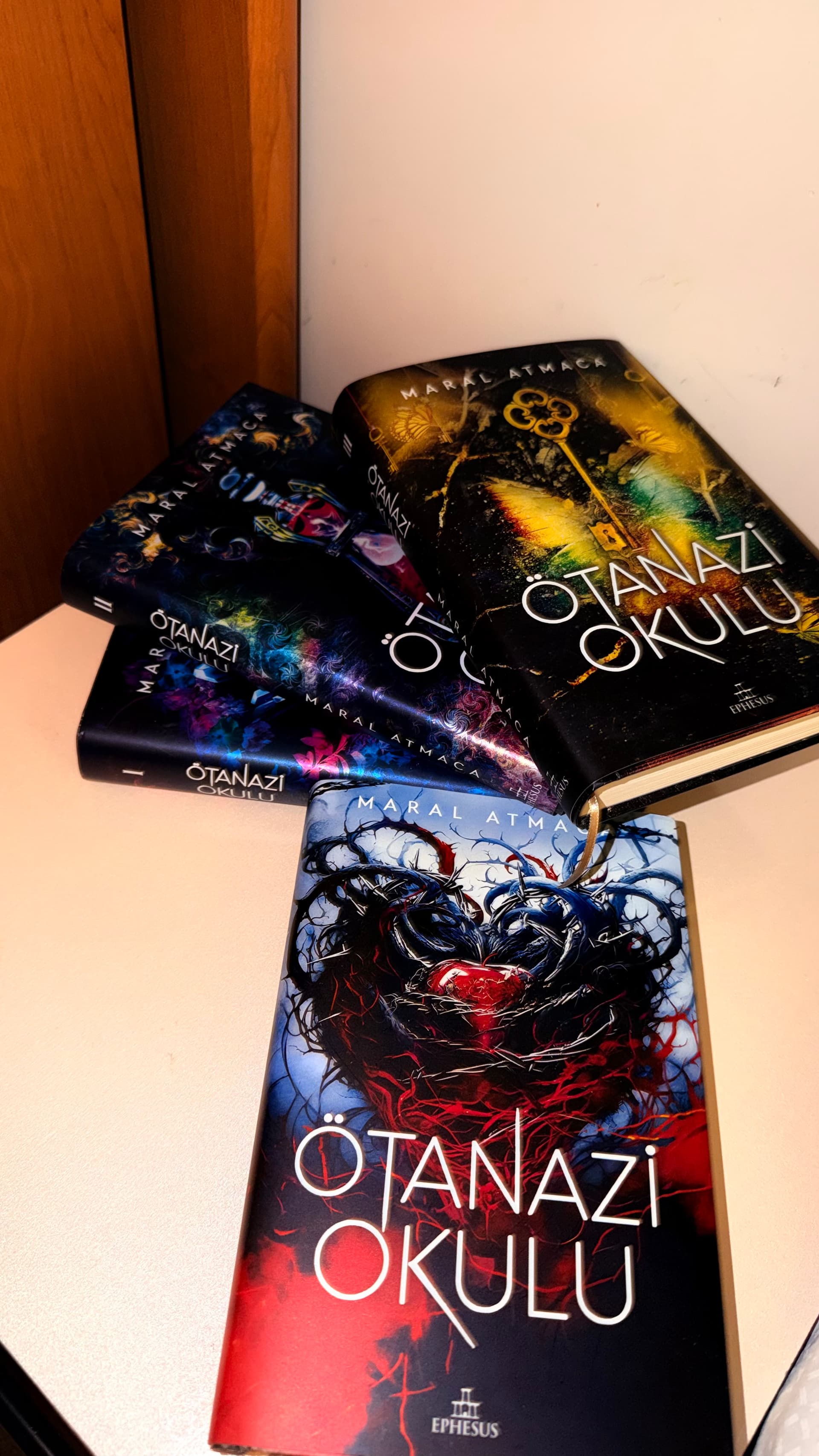 Ötenazi okulu 1-2-3-4 ciltli kitap. Kitap yeniden farksız