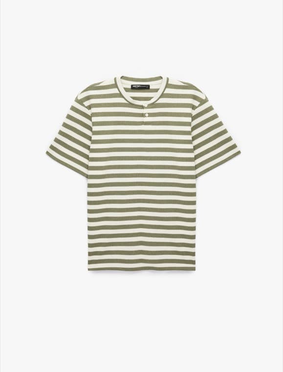 Regular Fit Kısa Kollu Düğmeli Henley Yaka Çizgili Tişört — 3